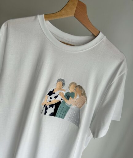 T-shirt z haftem postaci