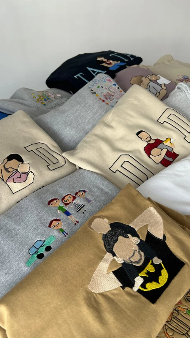 Personalizowane bluzy i koszulki z haftem 📸🎁świetny pomysł na prezent na Dzień Taty
🪡Haft personalizowany
✨Dodaj imię, datę, inicjał, symbolZŁÓŻ ZAMÓWIENIE NA:  www.tulipanka-store.pl
📩 lub napisz do nas wiadomość!Zamów odpowiednio wcześniej, aby prezent dotarł na czas 🎁📦Wysyłamy na terenie całej PolskiWyjątkowe prezenty, to te, które niosą ze sobą emocje ♥️